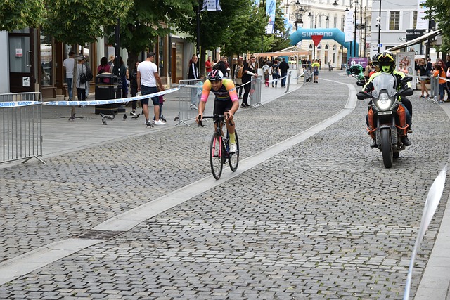 浓眉哥的里 浓眉哥的里